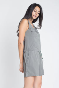 Thumbnail for Women's Zip Front Sleeveless Romper Zip Front Sleeveless Rompers

Model is wearing a size Small/Medium
Hand Wash Cold
Imported
Style #: EA834516
Jumpsuits & RompersEXPRESS WOMEN'S FASHIONIvory FelixZip Front Sleeveless Romper